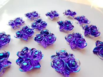 50pcs 20mm rožių žiedų formos Siūti purple cirkonio derva kristalai flatback didelis perlas akmens stass 2 skyles